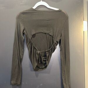 American eagle soft and sexy open back cropped shirt